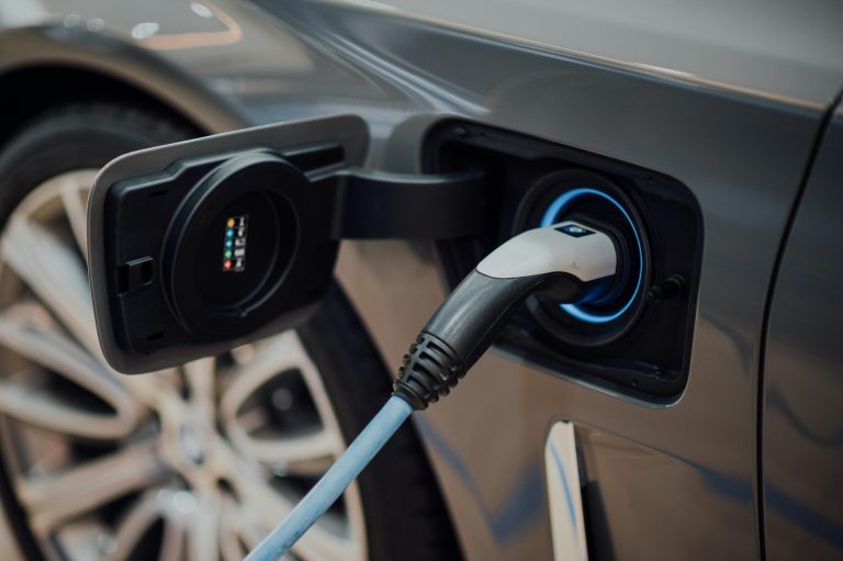 Beroemdheden CenEnergy laadpaal installatie in Antwerpen voor elektrische voertuigen