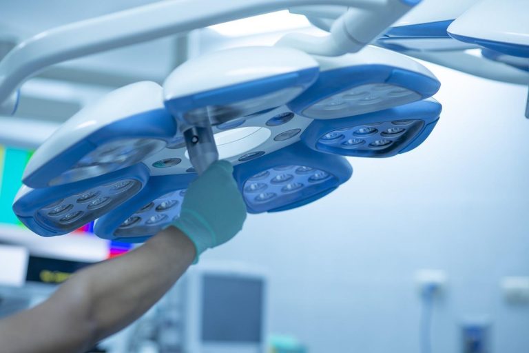 Innovatieve esthetische chirurgie in Gent - specialist Tonnard & Verpaele in privaat ziekenhuis E:MC2
