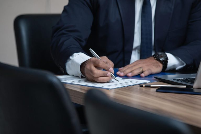 Ons team GSJ Advocaten: Gespecialiseerde advocaat in familierecht bij scheidingsprocedures, biedt juridische ondersteuning en begeleid
